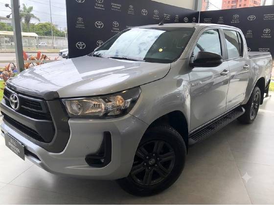 TOYOTA HILUX 2.8 D-4D TURBO DIESEL CD SR 4X4 AUTOMÁTICO